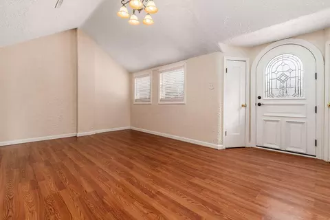 Living - 791 Westphal Ave, Columbus, OH 43213 photo 2 of 4