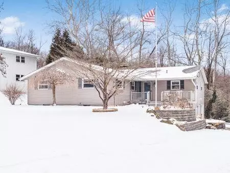 1353 N Howell Dr, Newark, OH 43055