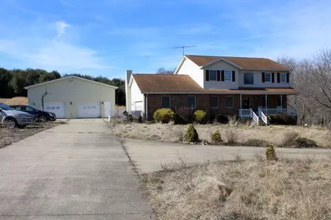 14081 Monroe Mills Rd, Howard, OH 43028