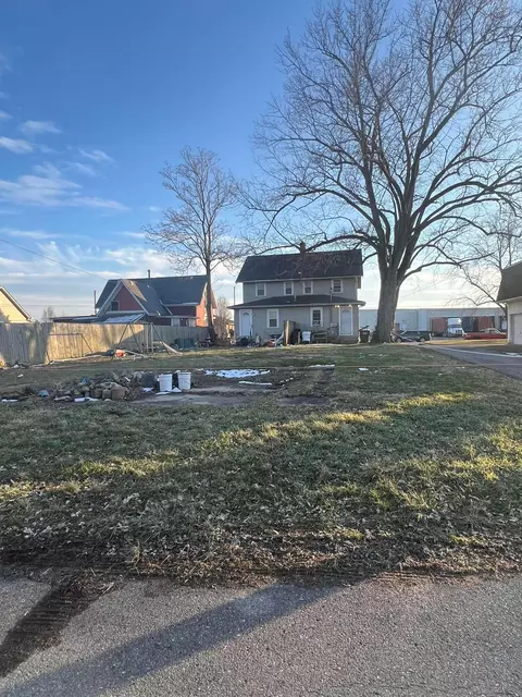 320 E Mill St, Circleville, OH 43113 photo 3