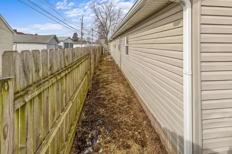 Exterior - 627 E Moler St, Columbus, OH 43207 photo 11 of 11