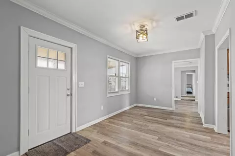 Entry Way - 627 E Moler St, Columbus, OH 43207 photo 2 of 4