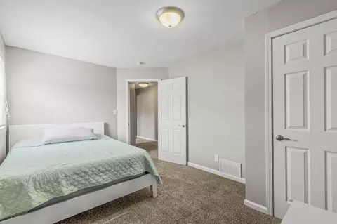 Bedroom - 627 E Moler St, Columbus, OH 43207 photo 3 of 3