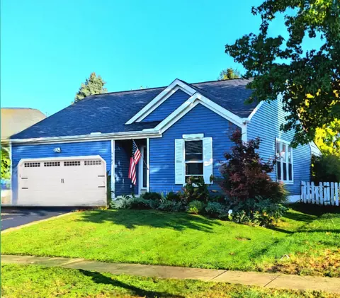 5050 Hidden View Dr, Hilliard, OH 43026