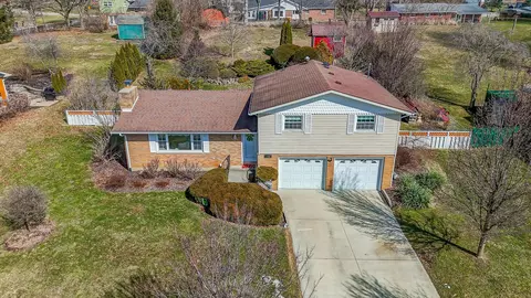 2714 Preston Dr, Springfield, OH 45506 photo 2
