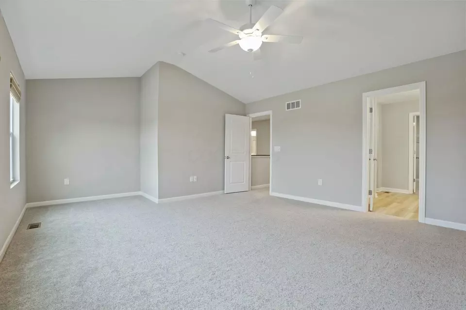 Bedroom - 686 Hilton Dr, Reynoldsburg, OH 43068 photo 9 of 10