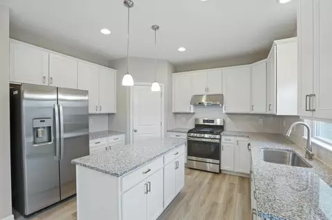 Kitchen - 686 Hilton Dr, Reynoldsburg, OH 43068 photo 1 of 4