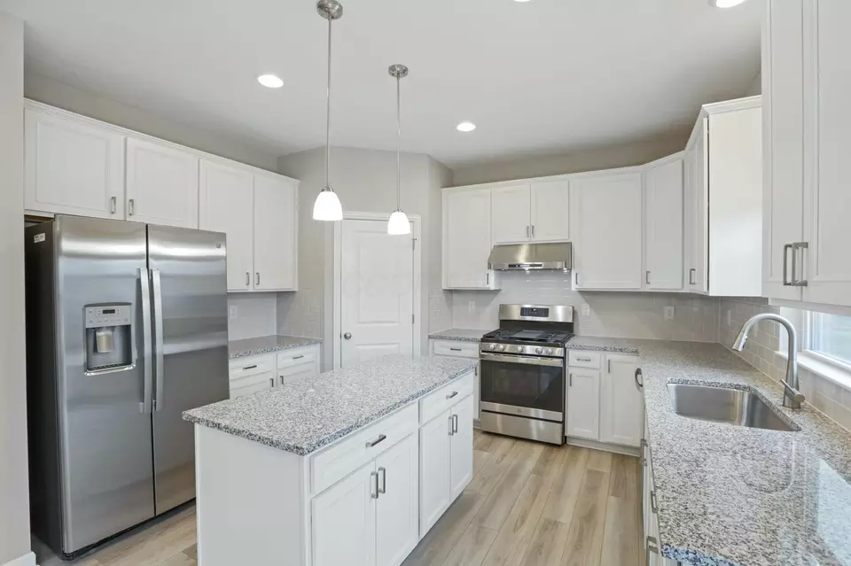 Kitchen - 686 Hilton Dr, Reynoldsburg, OH 43068 photo 1 of 4