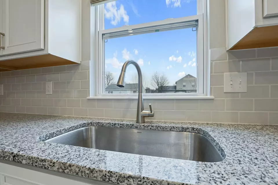 Kitchen - 686 Hilton Dr, Reynoldsburg, OH 43068 photo 4 of 4