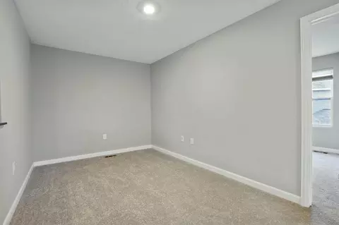 Bedroom - 686 Hilton Dr, Reynoldsburg, OH 43068 photo 1 of 10