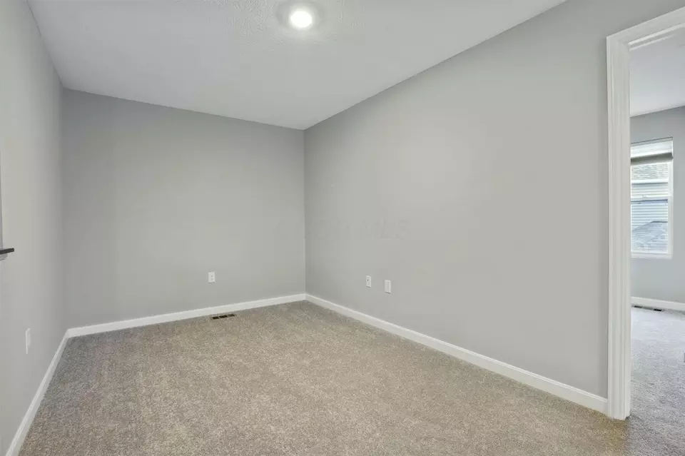 Bedroom - 686 Hilton Dr, Reynoldsburg, OH 43068 photo 1 of 10