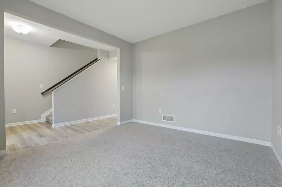 Living - 686 Hilton Dr, Reynoldsburg, OH 43068 photo 1 of 7