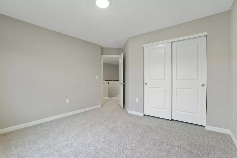 Bedroom - 686 Hilton Dr, Reynoldsburg, OH 43068 photo 5 of 10