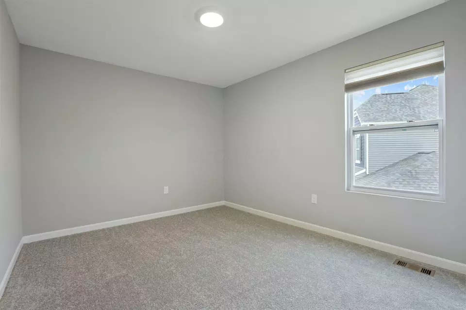 Bedroom - 686 Hilton Dr, Reynoldsburg, OH 43068 photo 2 of 10