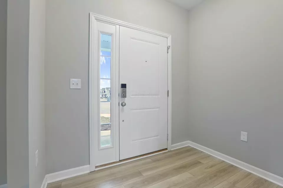 Entry Way - 686 Hilton Dr, Reynoldsburg, OH 43068 photo 1 of 9