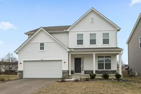 Exterior - 686 Hilton Dr, Reynoldsburg, OH 43068 photo 1 of 10