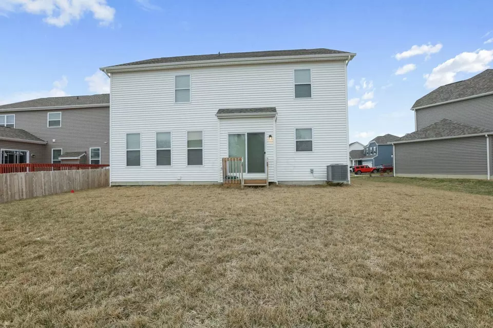 Exterior - 686 Hilton Dr, Reynoldsburg, OH 43068 photo 7 of 10