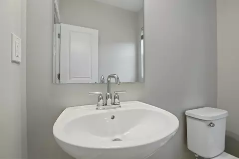 Bath - 686 Hilton Dr, Reynoldsburg, OH 43068 photo 1 of 7