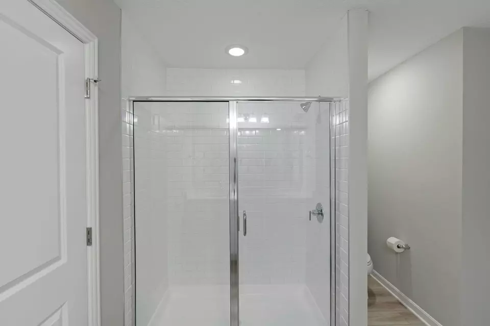 Bath - 686 Hilton Dr, Reynoldsburg, OH 43068 photo 7 of 7