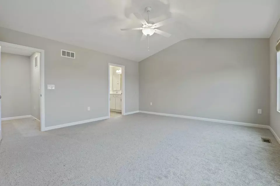 Bedroom - 686 Hilton Dr, Reynoldsburg, OH 43068 photo 10 of 10