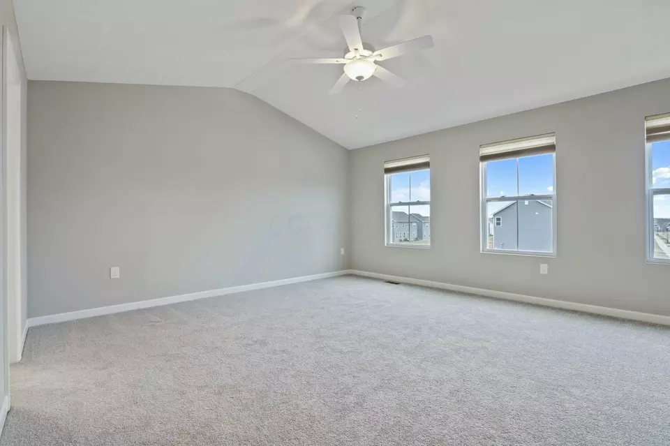 Bedroom - 686 Hilton Dr, Reynoldsburg, OH 43068 photo 8 of 10