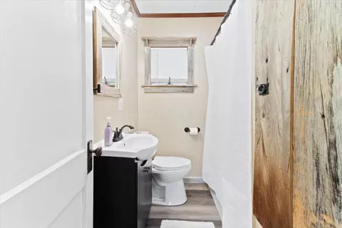 Bath - 807 S Pickaway St, Circleville, OH 43113 photo 1 of 2
