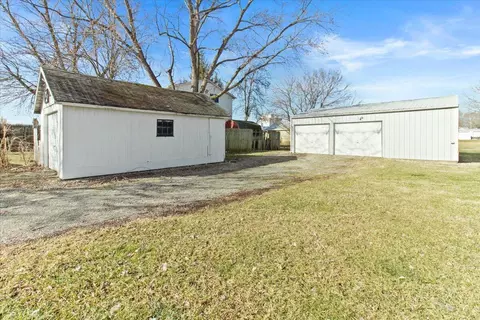Exterior - 807 S Pickaway St, Circleville, OH 43113 photo 3 of 4