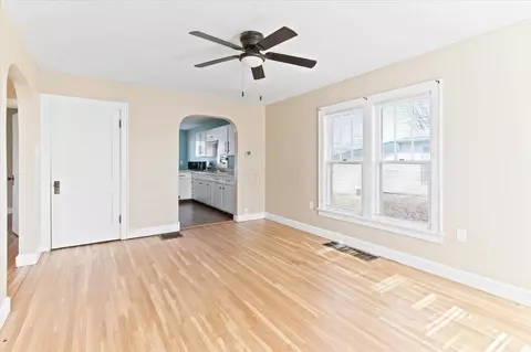 Living - 807 S Pickaway St, Circleville, OH 43113 photo 2 of 2