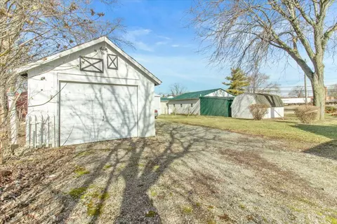 Exterior - 807 S Pickaway St, Circleville, OH 43113 photo 4 of 4