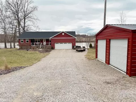 4455 N River Rd E, Zanesville, OH 43701