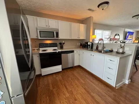 Kitchen - 210 Bartlett St, Delaware, OH 43015 photo 1 of 2