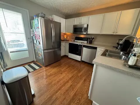 Kitchen - 210 Bartlett St, Delaware, OH 43015 photo 2 of 2