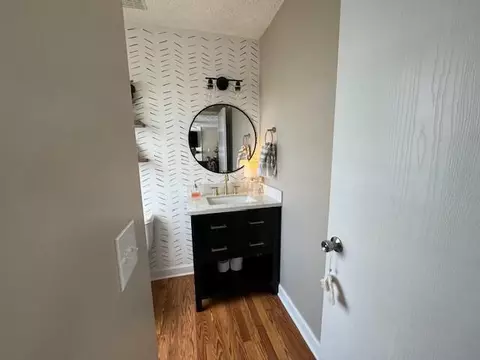 Bath - 210 Bartlett St, Delaware, OH 43015 photo 2 of 3