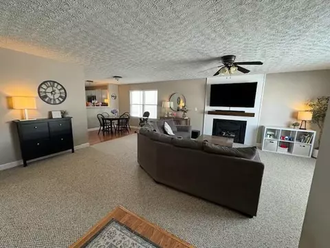 Living - 210 Bartlett St, Delaware, OH 43015 photo 2 of 3