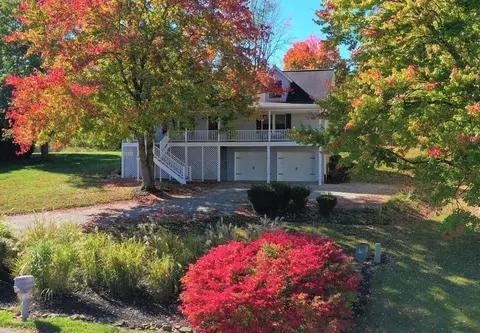 863 Manor Cir, Howard, OH 43028