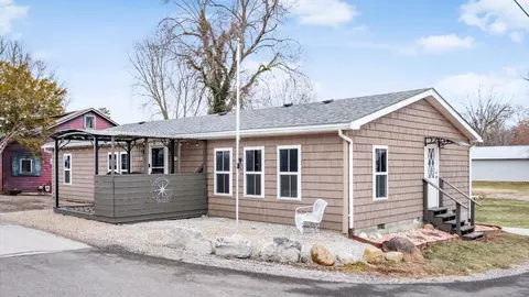 82 Wood St, Buckeye Lake, OH 43008