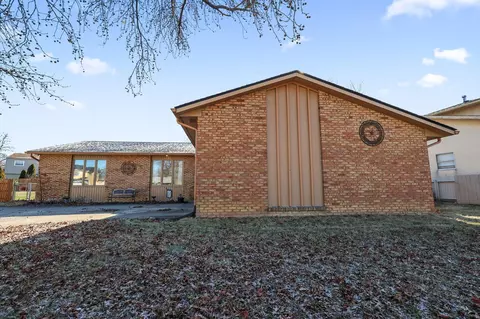 6066 Sandgate Rd, Columbus, OH 43229