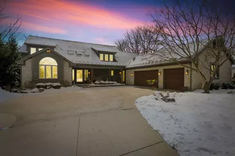 6637 Lakeside Cir E, Columbus, OH 43085