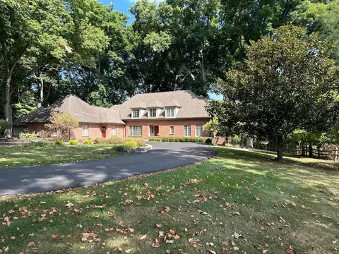 1161 Sycamore Dr, Lancaster, OH 43130