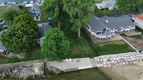 8183 E Lake Blvd, Marblehead, OH 43440