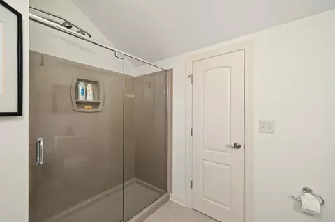 Bath - 8367 Dolman Dr, Powell, OH 43065 photo 8 of 11