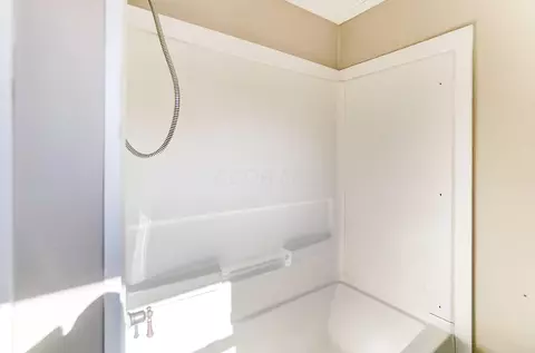 Bath - 380 Stanton Ave, Springfield, OH 45503 photo 3 of 3
