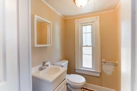 Bath - 380 Stanton Ave, Springfield, OH 45503 photo 1 of 3