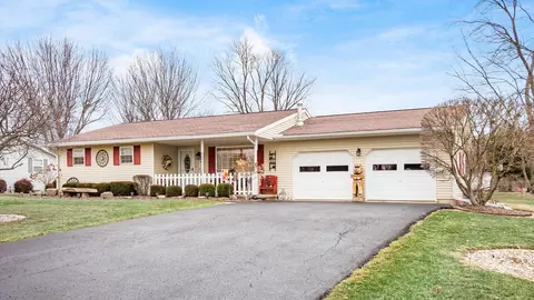2840 Marlo Dr, Zanesville, OH 43701