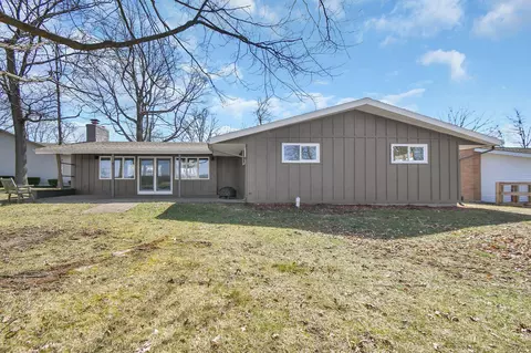 Exterior - 1373 Hanover Ct, Circleville, OH 43113 photo 5 of 8