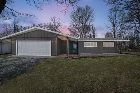 Exterior - 1373 Hanover Ct, Circleville, OH 43113 photo 2 of 8