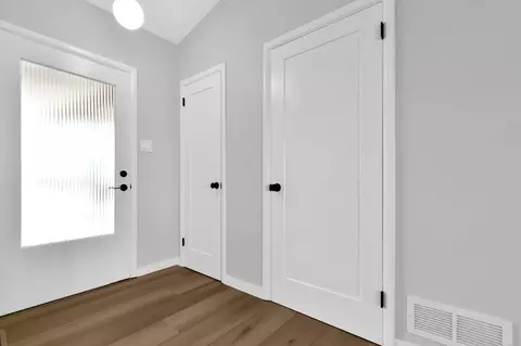 Entry Way - 1373 Hanover Ct, Circleville, OH 43113 photo 2 of 2