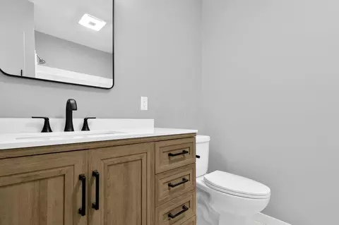 Bath - 1373 Hanover Ct, Circleville, OH 43113 photo 1 of 3