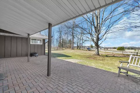 Exterior - 1373 Hanover Ct, Circleville, OH 43113 photo 6 of 8