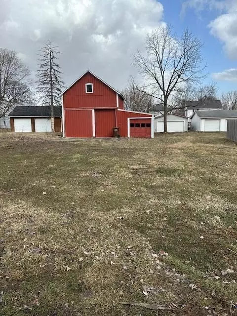 32 Zent Ave, Fredericktown, OH 43019